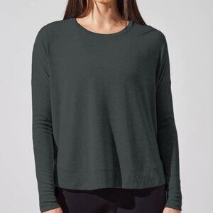 MPG Long Sleeve Athletic Top in Bay Leaf / Size XL